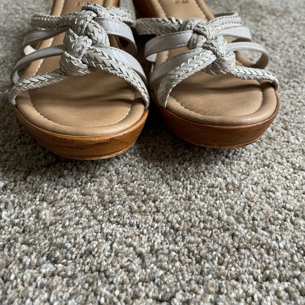 Tuscany by Easy Street Made in Italy Women's Wedge Sandals -white Size 8.5M - Picture 3 of 9